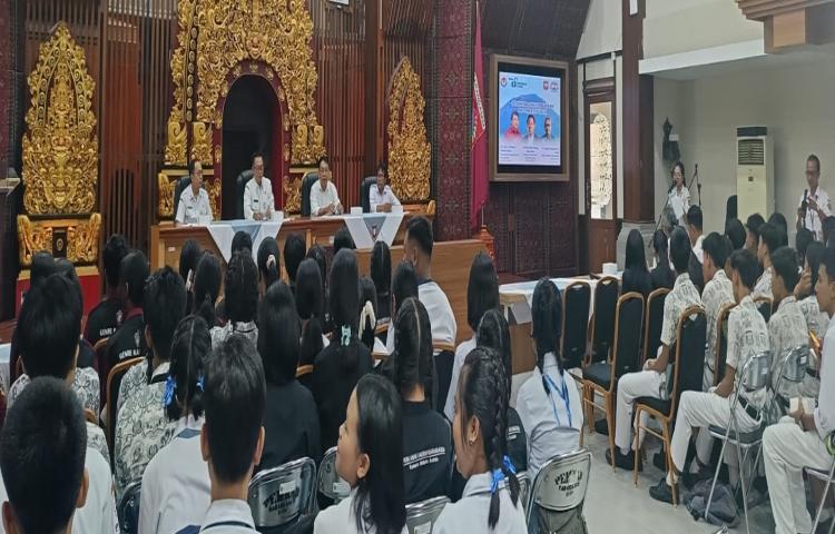 Komisi Informasi Provinsi Bali Gelar Sosialisasi KIP bagi Generasi Muda di Karangasem